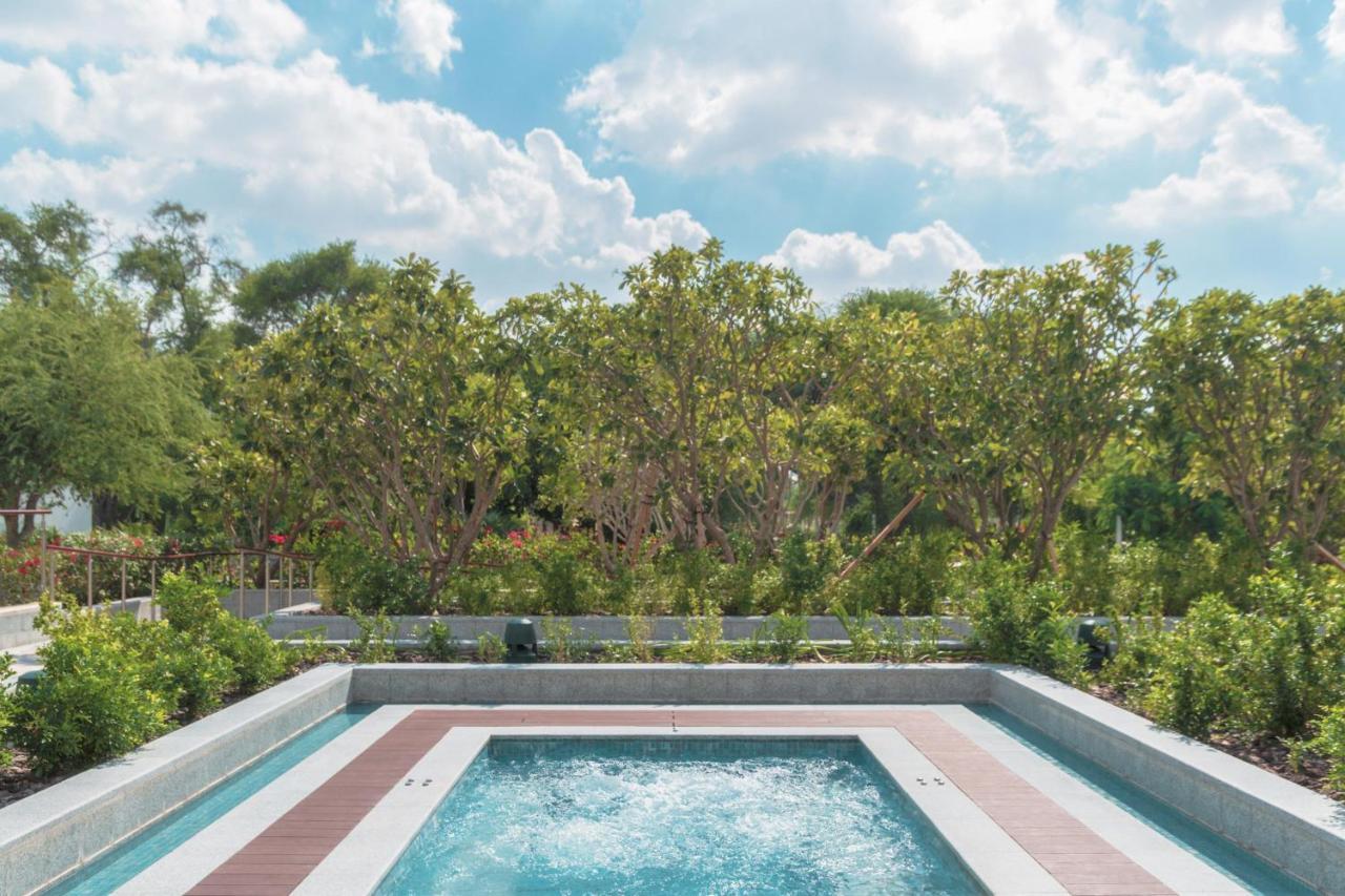 Al Messila, A Luxury Collection Resort & Spa, Doha Exterior foto The swimming pool at the hotel